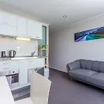 Central Two Bedroom On Queen Street
