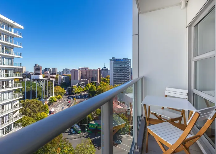 Central Two Bedroom On Queen Street