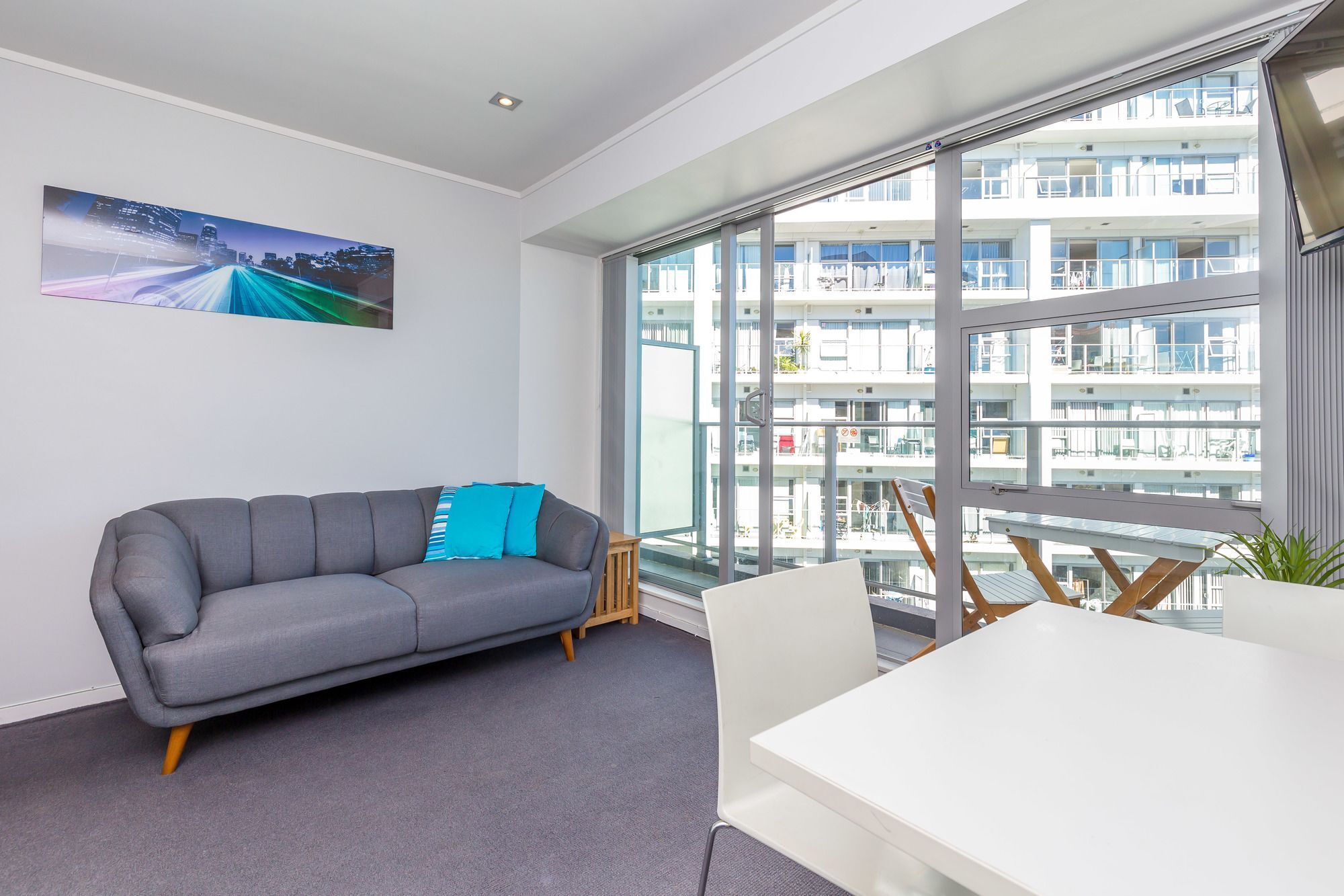 Two Bedroom On Queen Street * Auckland